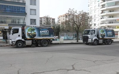 Kent genelinde mıcır ve atık temizliği