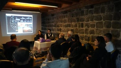 Kent M&uuml;zesi&rsquo;nde Zerzevan Kalesi&rsquo;nin sırları konuşuldu