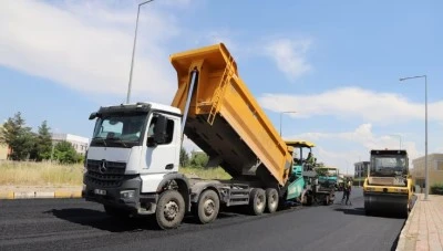 Kentin yol ağı sıcak asfaltla yenileniyor