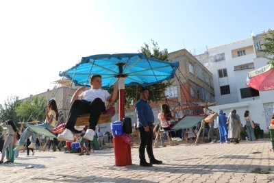 Kilis'in y&uuml;zlerce yıllık "bayram yeri"nde &ccedil;ocuklar g&ouml;n&uuml;llerince eğlendi