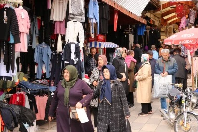 Kilis'te arife g&uuml;n&uuml;nde bayram alışverişi yoğunluğu yaşanıyor