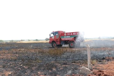 Kilis'te &ccedil;ıkan yangında yaklaşık 150 d&ouml;n&uuml;ml&uuml;k buğday tarlası zarar g&ouml;rd&uuml;