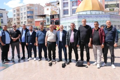 Kilis'te gazeteciler İsrail'in 212 meslektaşını &ouml;ld&uuml;rmesini kameralarını yere bırakarak protesto etti