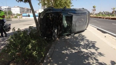 Kilis'te iki otomobilin &ccedil;arpıştığı kazada 2 kişi yaralandı