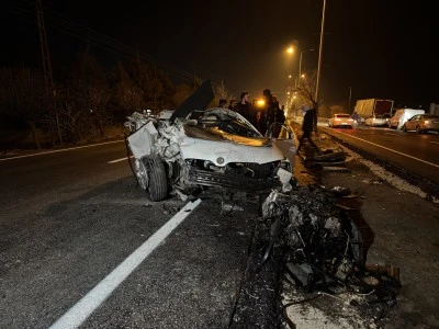 Kilis'te park halindeki tıra &ccedil;arpan otomobilde 2 kişi yaralandı
