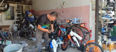 Kırk yıldır bisiklet tamiri yapıyor
