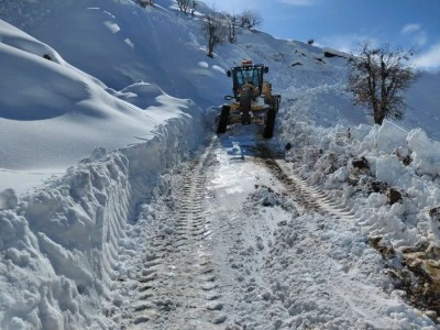 Kırsal mahalle yoları a&ccedil;ıldı, 2 il&ccedil;ede &ccedil;alışmalar s&uuml;r&uuml;yor