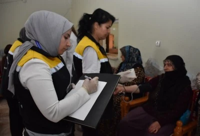 Kırsal mahallelerde halka &uuml;cretsiz sağlık taraması hizmeti veriliyor