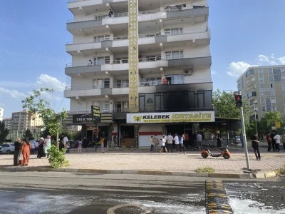 Kırtasiye d&uuml;kkanında &ccedil;ıkan yangın s&ouml;nd&uuml;r&uuml;ld&uuml;