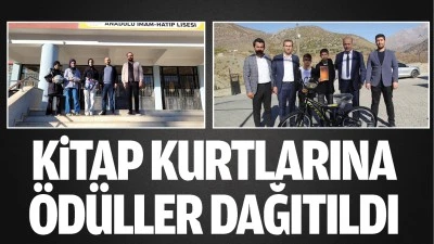 Kitap kurtlarına &ouml;d&uuml;ller dağıtıldı