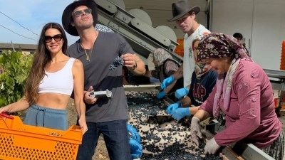 Kıvan&ccedil; Tatlıtuğ Doğum G&uuml;n&uuml;n&uuml; &Uuml;z&uuml;m Toplayarak Kutladı