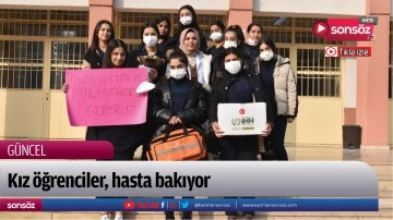 Kız &ouml;ğrenciler, hasta bakıyor