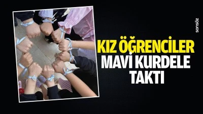 Kız &ouml;ğrenciler mavi kurdele taktı