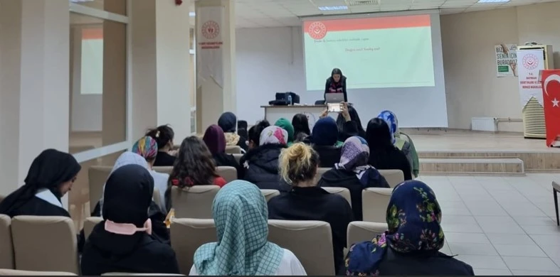 Kız yurdunda seminer&hellip;
