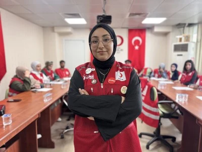 Kızılay g&ouml;n&uuml;ll&uuml;s&uuml; olmasını sağladığı 120 akranıyla k&ouml;ylere iyilik taşıyor