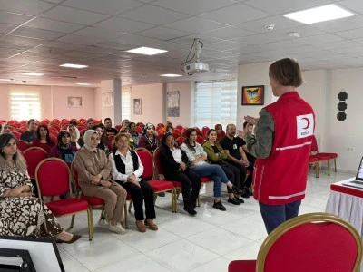 Kızılay, yurtlarda eğitim verdi