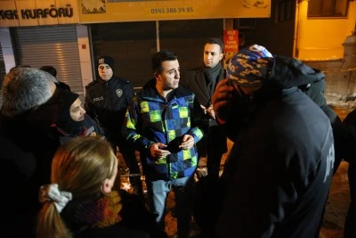 Kolonu patlayan bina ile bitişiğindeki apartman ve m&uuml;stakil ev tahliye edildi