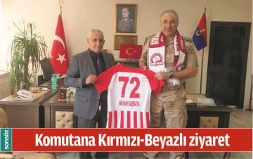 KOMUTANA KIRMIZI-BEYAZLI ZİYARET