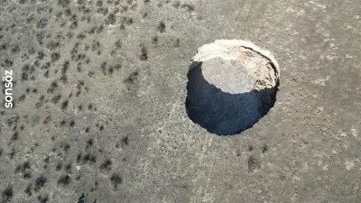 Konya'da 50 metre &ccedil;apında oluşan obruğun genişleme anı kaydedildi