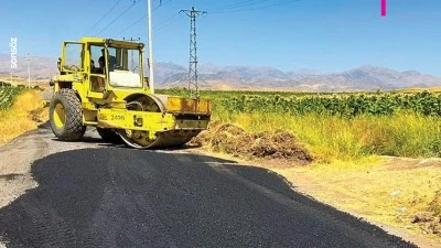 K&ouml;y yollarına Bin 506 ton asfalt d&ouml;k&uuml;ld&uuml;