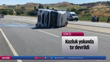 Kozluk yolunda tır devrildi