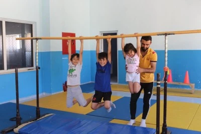 Kozluklu Minikler jimnastikle b&uuml;y&uuml;yor