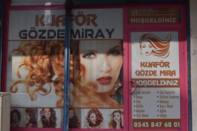 Kuaf&ouml;rl&uuml;k yaparak &ccedil;ocuklarını b&uuml;y&uuml;t&uuml;yor