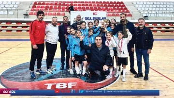 K&uuml;&ccedil;&uuml;k kızlar finalde