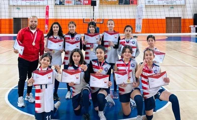 K&uuml;&ccedil;&uuml;k sultanlar yarı finalde