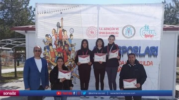 K&uuml;&ccedil;&uuml;kler masa tenisinde yarıştı
