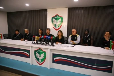 Kul&uuml;b&uuml; Başkanı Nahit Eren, basın mensuplarıyla bir araya geldi