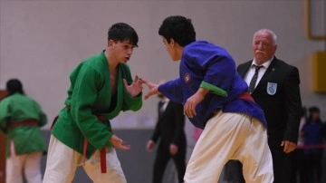 Kuraş Sporu T&uuml;rkiye'de Yeniden Canlanıyor