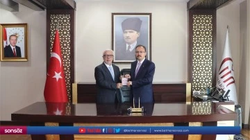 Kurbanını T&uuml;rkiye Diyanet Vakfına bağışladı