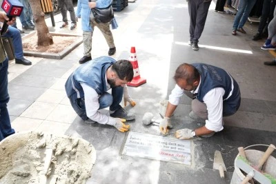 K&uuml;rt şairlerinin beyitleri kaldırım taşlarına işlendi