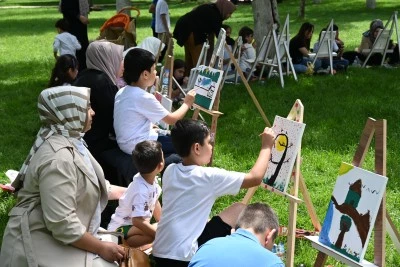 Kurtalan'da &ouml;ğrenciler parkta resim &ccedil;izdi