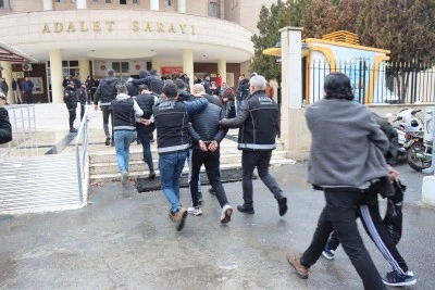 Kuyumcu at&ouml;lyesini yağmaladıkları iddiasıyla 11 ş&uuml;pheli yakalandı
