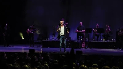 Levent Y&uuml;ksel, 14 Mart Tıp Bayramı kapsamında geleceğin hekimleri i&ccedil;in sahne aldı