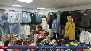 Lise &ouml;ğrencileri 30 yetim ve &ccedil;ocuğu bayramlık hediye etti