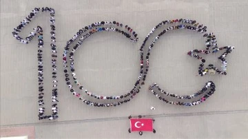 Lise &ouml;ğrencilerinden 100. yıl koreografisi