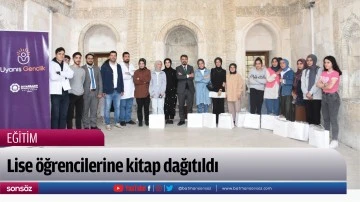 Lise &ouml;ğrencilerine kitap dağıtıldı