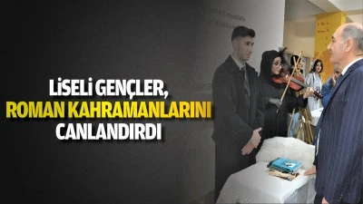 Liseli gen&ccedil;ler, roman kahramanlarını canlandırdı