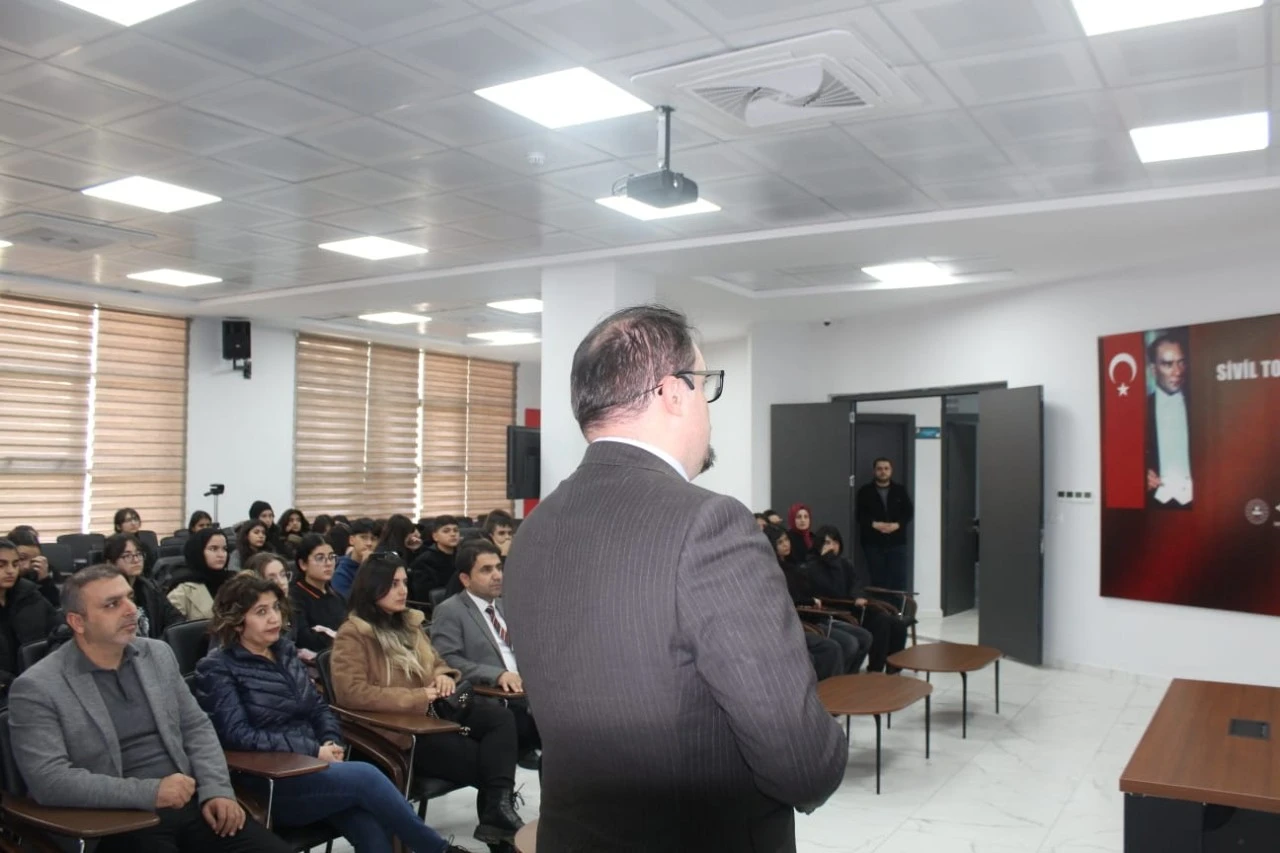 Liseli &ouml;ğrenciler STM binasını gezdi