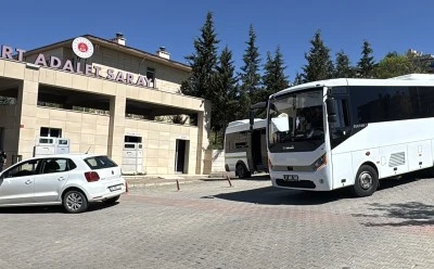 Lojmandaki cinayetin sanıkları komşu &ccedil;ift hakim karşısında