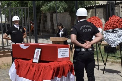 Mahalle bek&ccedil;isinin cenazesi defnedildi