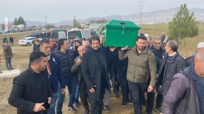 Mahsun Kırmızıg&uuml;l'&uuml;n annesinin cenazesi Diyarbakır'da defnedildi