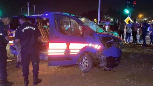 Malatya'da Jandarma Aracıyla Otomobil &Ccedil;arpıştı, 8 Yaralı