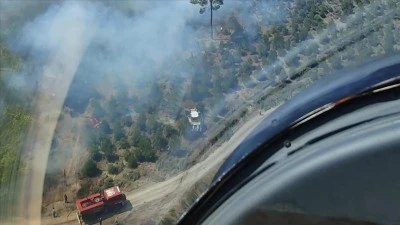 Manisa'da &ccedil;ıkan orman yangınlarına m&uuml;dahale ediliyor (2)