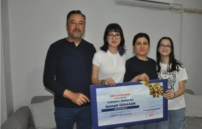 Manisalı lise &ouml;ğrencisi şiiriyle T&uuml;rkiye birincisi oldu