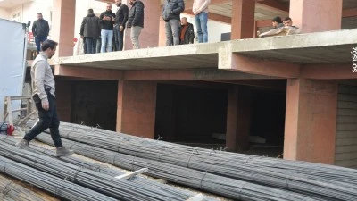 MARDİN (AA) - Mardin'in Artuklu il&ccedil;esinde inşaattan d&uuml;şen iş&ccedil;i yaşamını yitirdi.