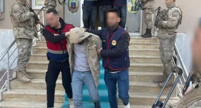Mardin'de 2 kişinin &ouml;ld&uuml;r&uuml;lmesine ilişkin yakalanan 3 zanlı tutuklandı